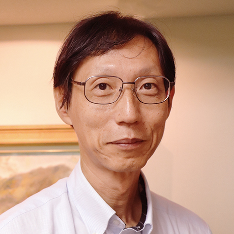 岸本 尚毅（写真）